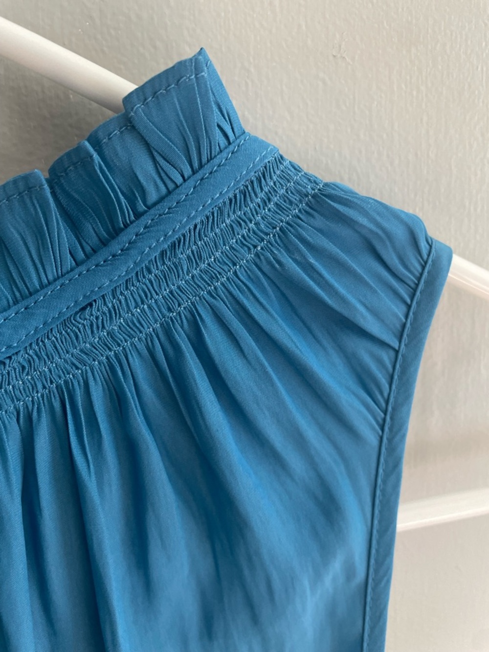 Evereve Teal Blue Ruffle Neck Pleated Dress Women’s XS Silk Like Feel‎ - Picture 8 of 8
